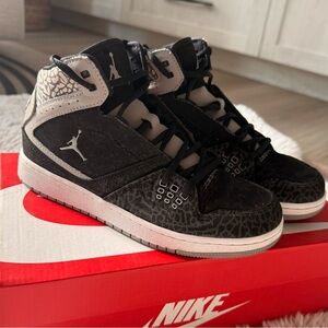 Kids Jordan’s size 5.5